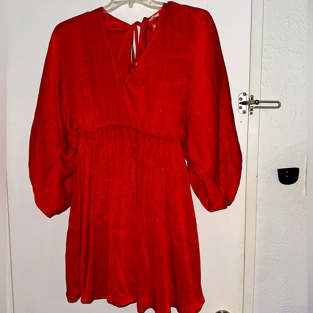 Shimmery wide sleeves short red dress